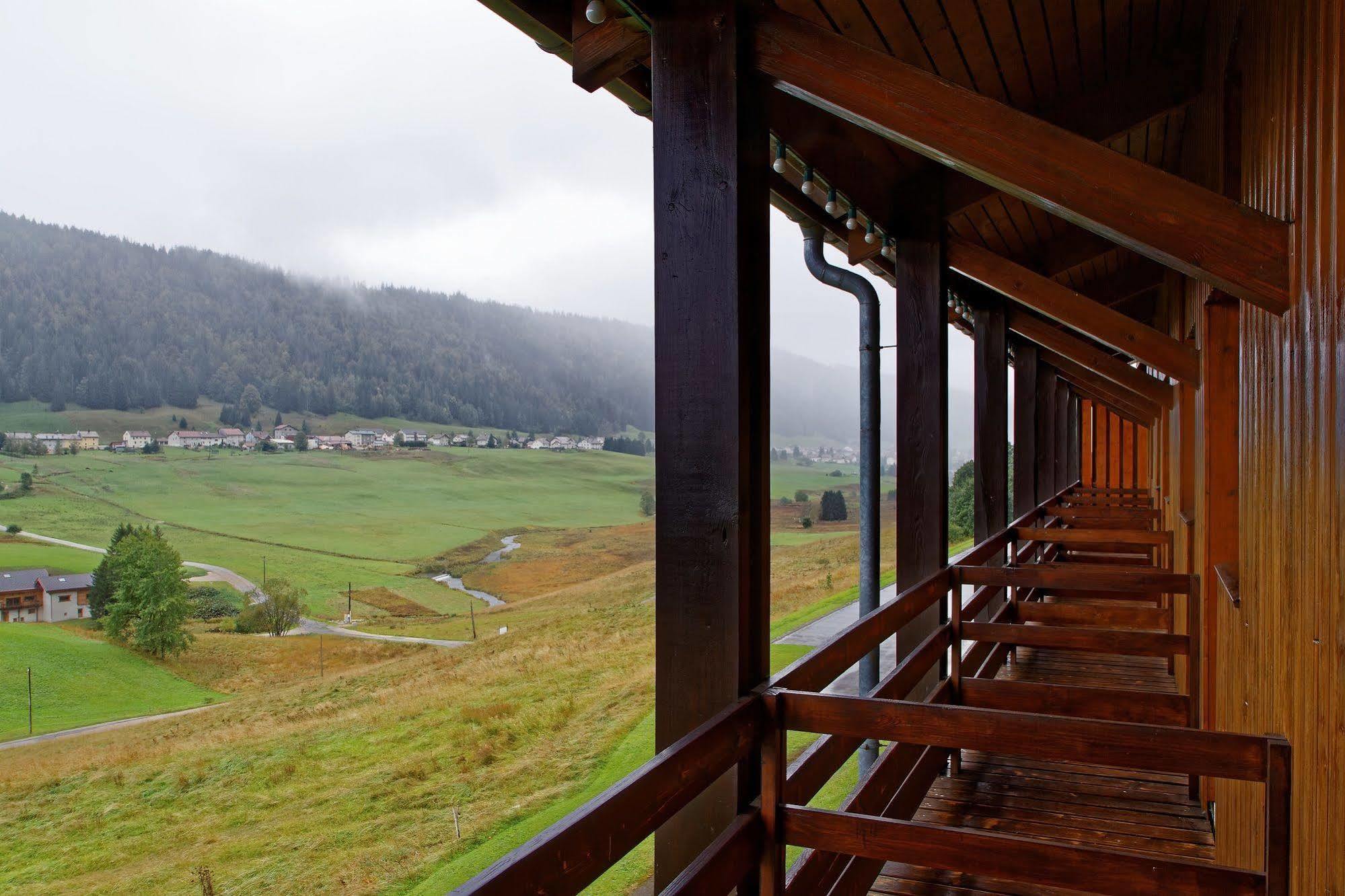 Hotel Club Le Risoux Bois-dʼAmont Exteriör bild